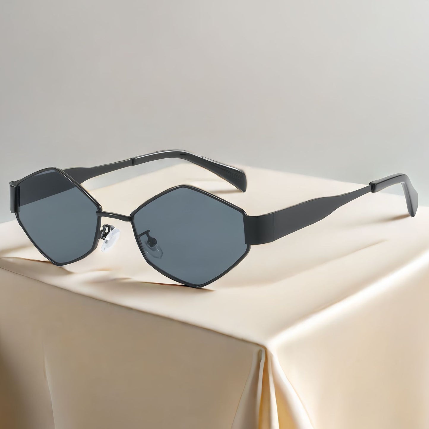 Polygonal sunglasses ultra light sunshade mirror