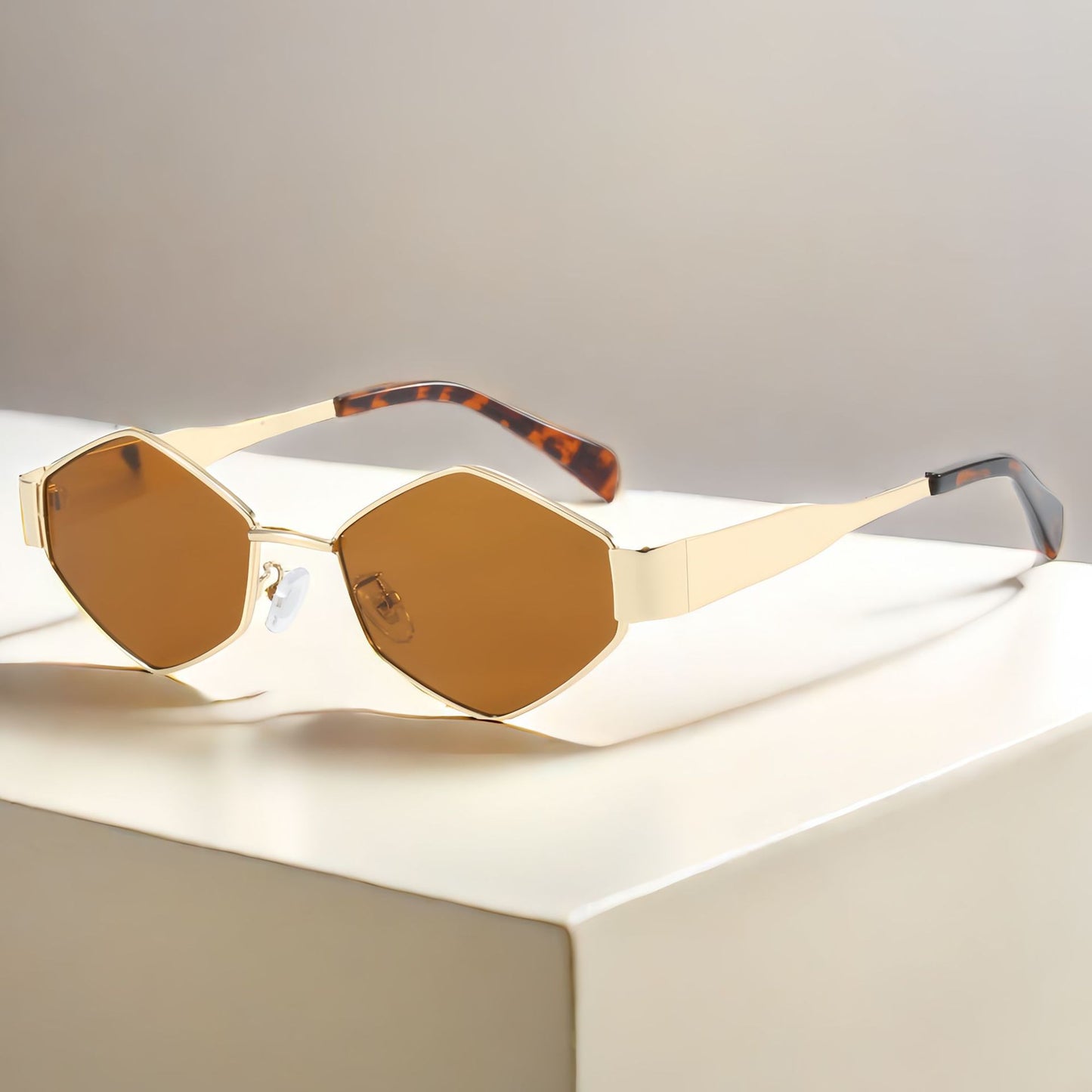 Polygonal sunglasses ultra light sunshade mirror