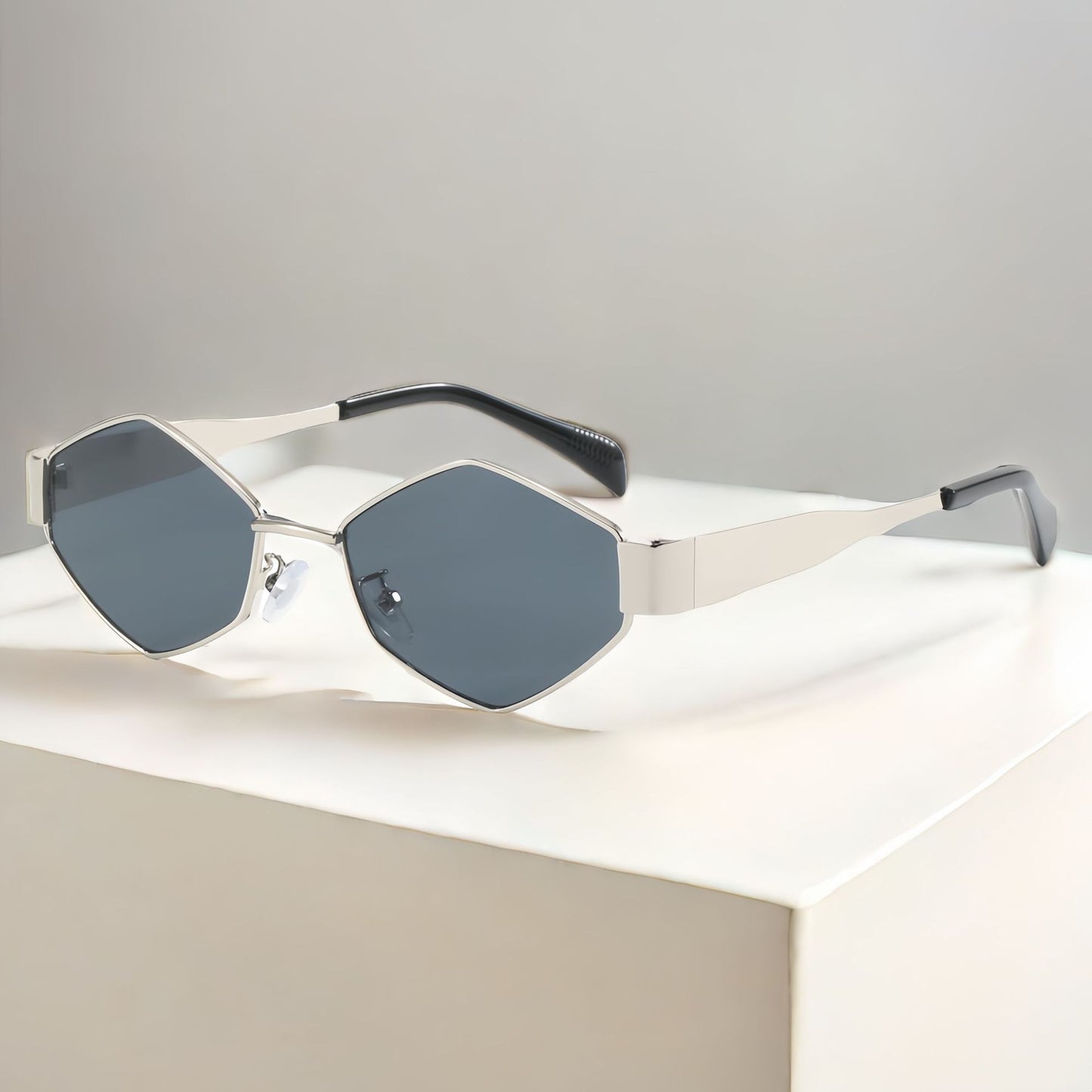 Polygonal sunglasses ultra light sunshade mirror